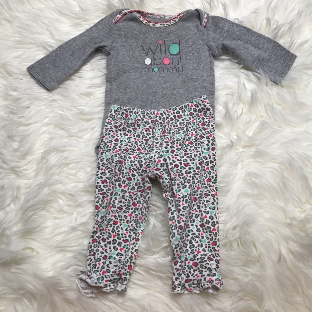 Carter’s 2 piece “Wild About Mom” outfit size 3-6 months